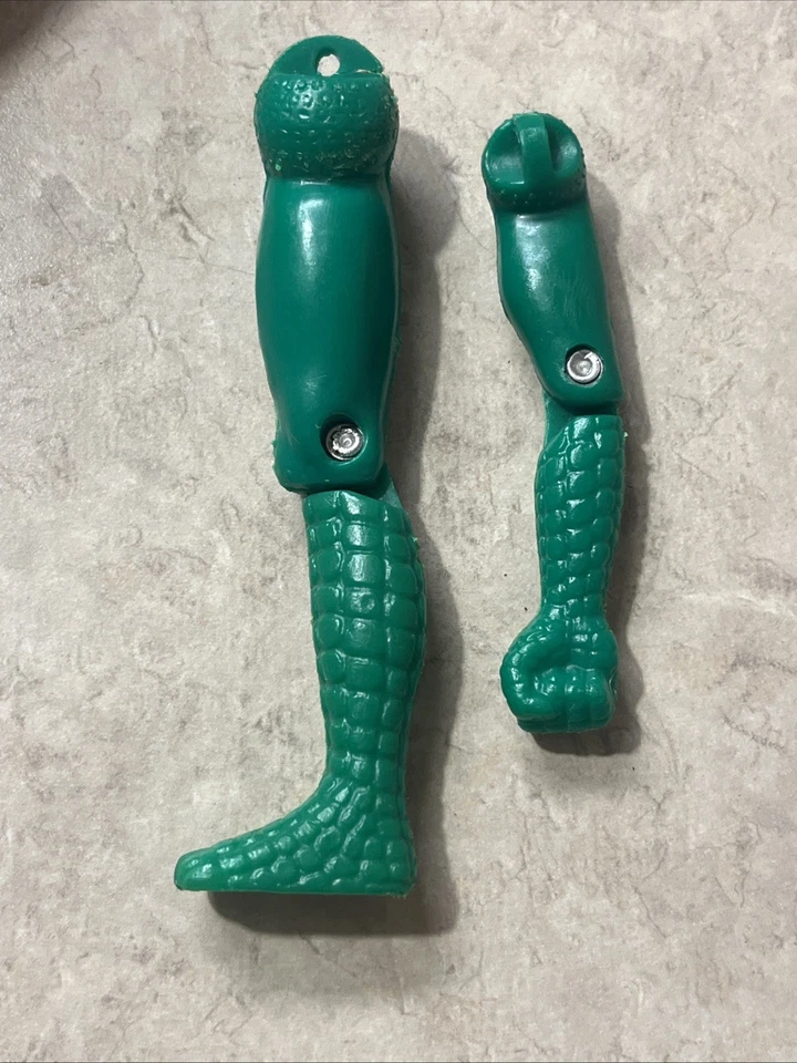 Mego Lizard 原装复古 1974 年 1 型可动人偶零件右腿和手臂 — 第 3/4 张图片