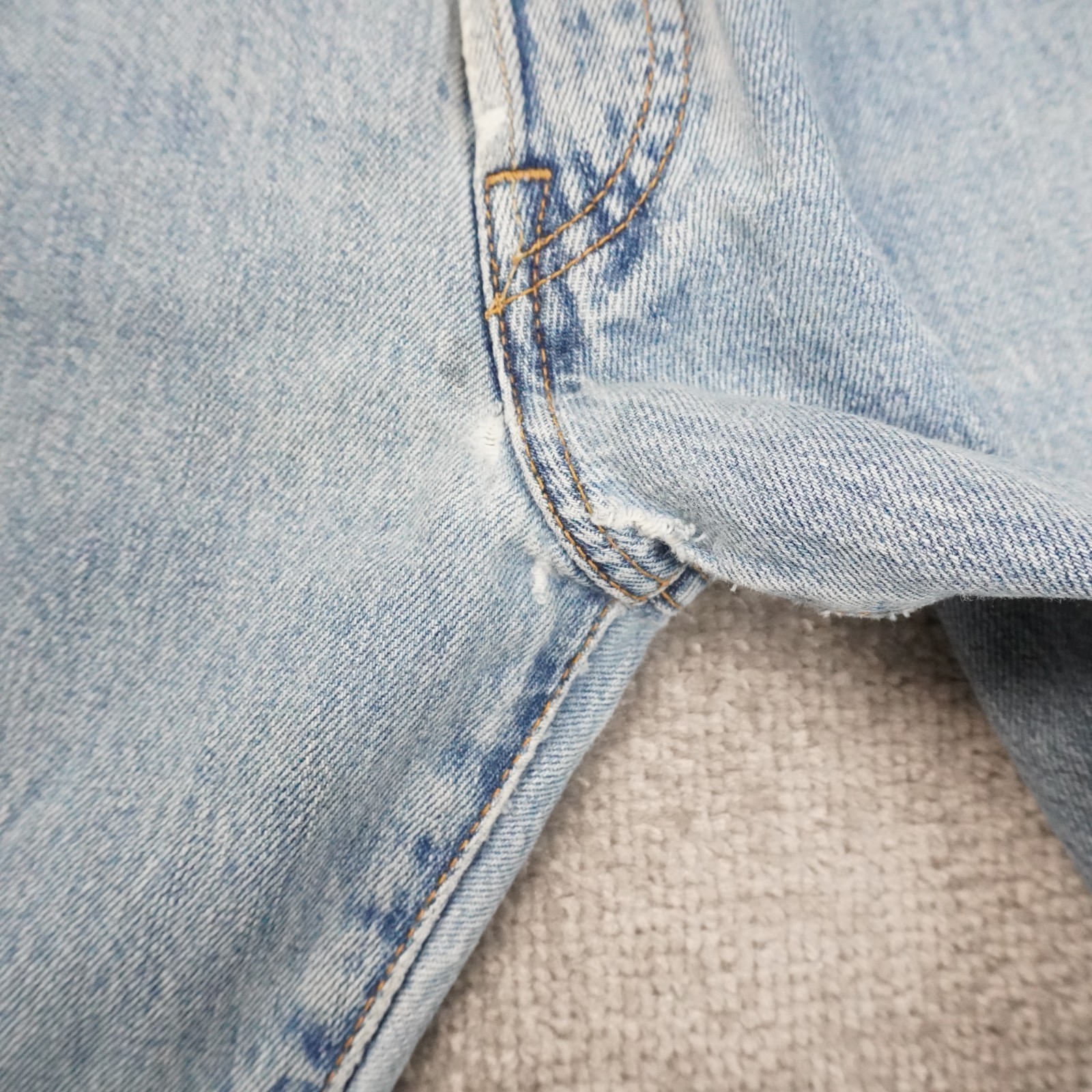 Levi's 501 Mens 35x32 Light Wash Straight Leg Blue Denim Jeans thumbnail 8