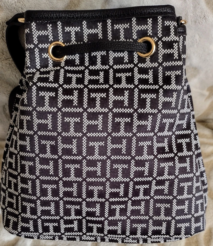 TOMMY HILFIGER MONOGRAM BLACK/WHITE BUCKET BAG SHOULDER BAG PURSE NWOT - Image 2 of 4