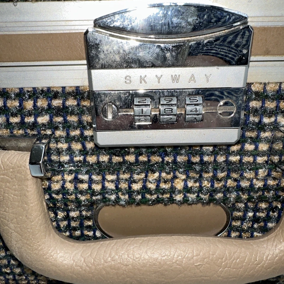 Vtg Skyway Luggages Tweed Wheeled Suitcases vintage very nice - Image 3 of 4