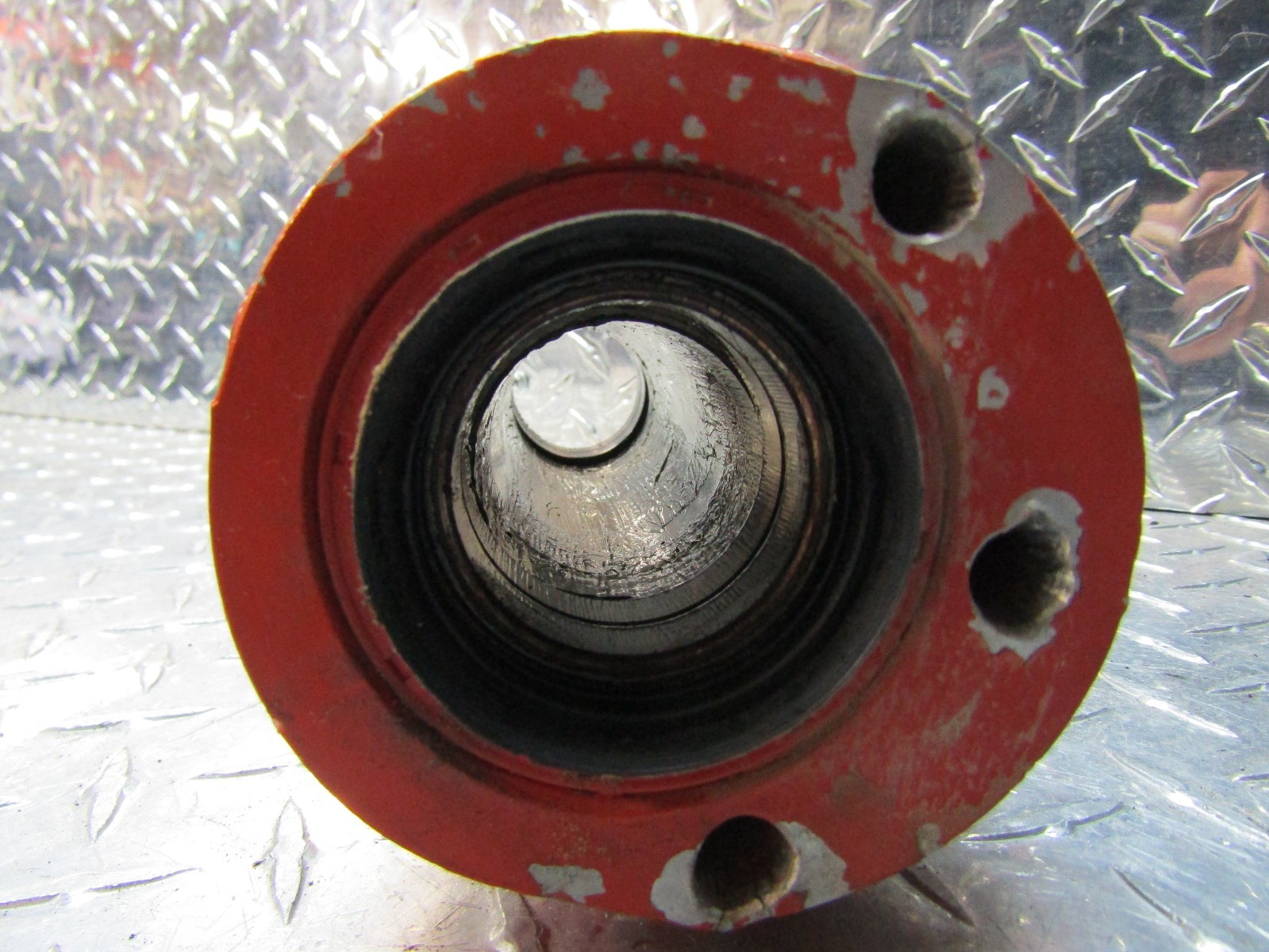 0611 YAMAHA RAPTOR 700 YFM 700 REAR AXLE BEARING CARRIER HUB ASSY GOOD