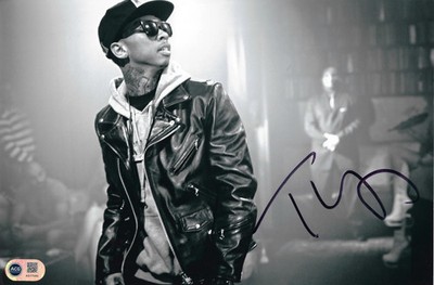 TYGA SIGNED RAPPER YOUNG MONEY 12x8 PHOTO (ACG CERT AG17090)
