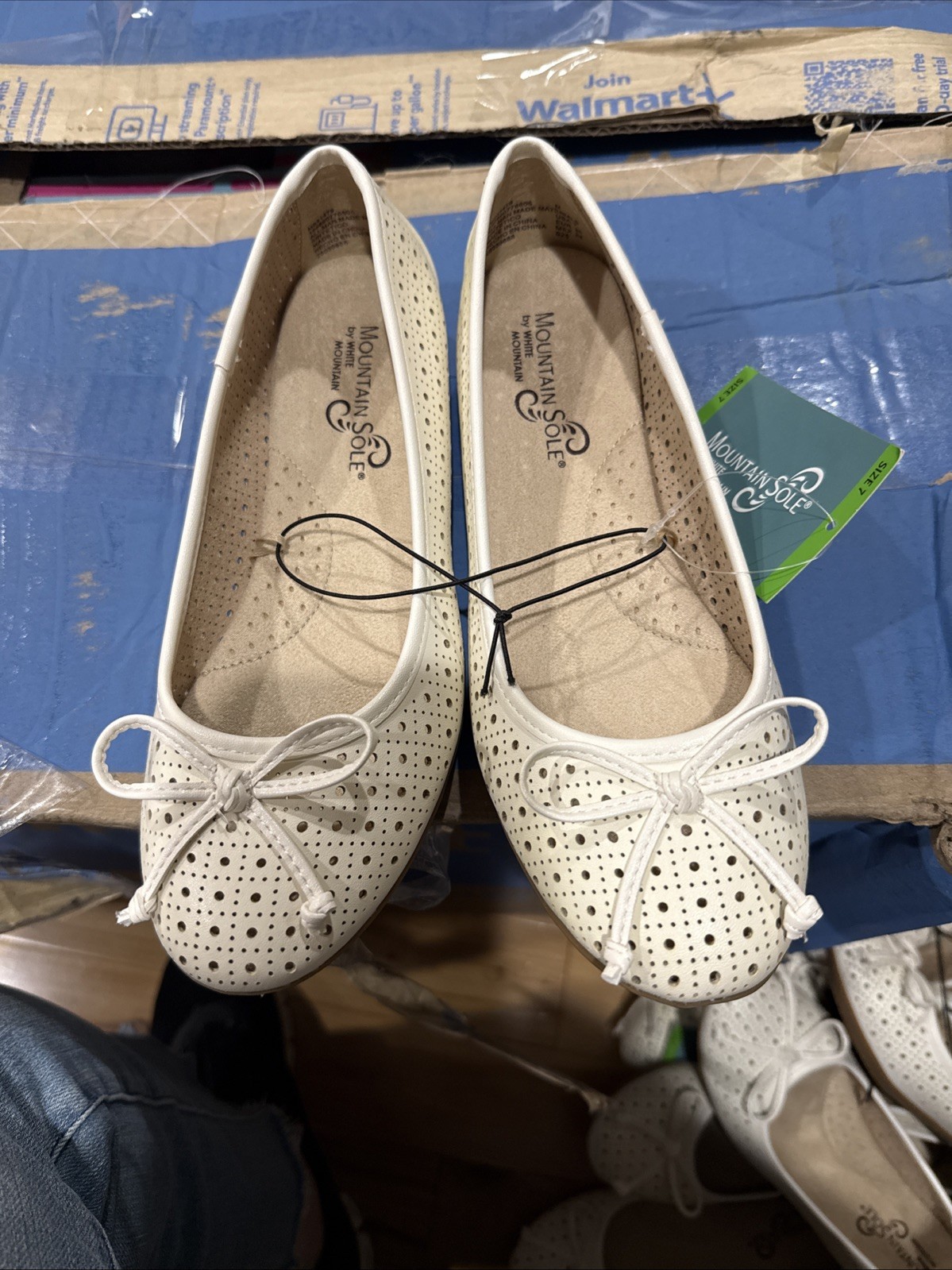 Mountain Sole Womens Size 7 White Perforated Ballet Flat Shoe