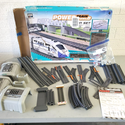 #ad Jakks Pacific Power Train World Starter Set Item No2181 Missing Locomotive $22.95