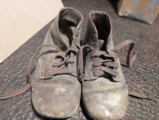 Vintage Baby shoes Brown Leather, Primitive Very Worn, Laced