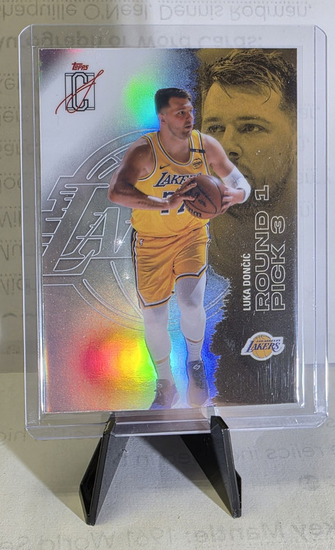 Topps 2026 Signature Class Roundball Pick 3 Luka Dončić Refractor #83 Lakers