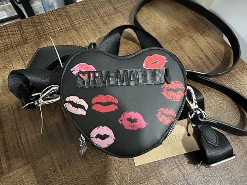 Steve Madden DT625300 Brosi Pink Kisses Small Crossbody w Charm Black NWT - Picture 7 of 7