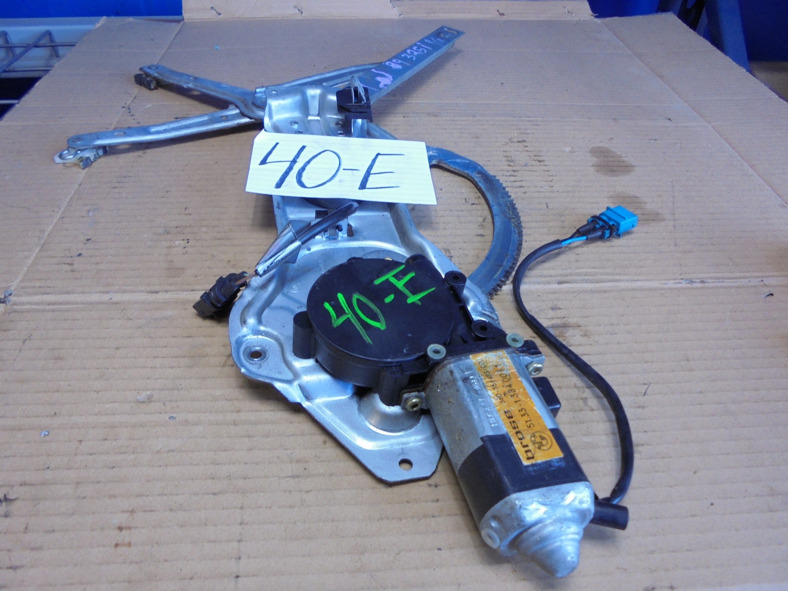 93 94 95 96 97 8 BMW 325   Front Passenger Side window regulator with motor #130
