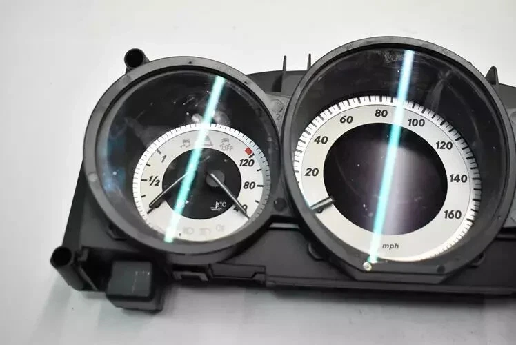 Mercedes W218 CLS550 2012 cuadro de instrumentos medidor velocímetro 2189006701 OEM Foto 3 de 4