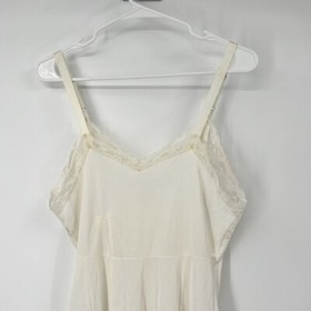VTG 70&rsquo;s Wonder Maid Molded Magic Ivory Lace Bodice Nylon Full Slip Modest