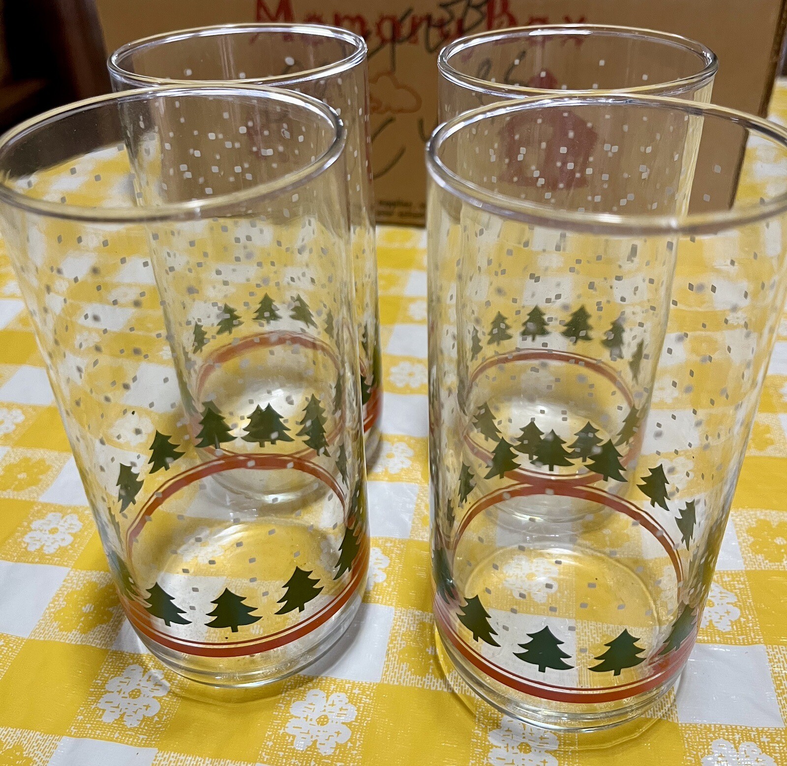 Set Of 4 Vintage Glass Christmas Tree Drinking Glasses 5.25 Inches