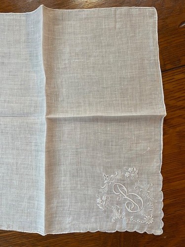 Vintage Linen Hanky Appenzell Style Embroidery Monogram B Flowers Elegant! - 第 5/8 張圖片