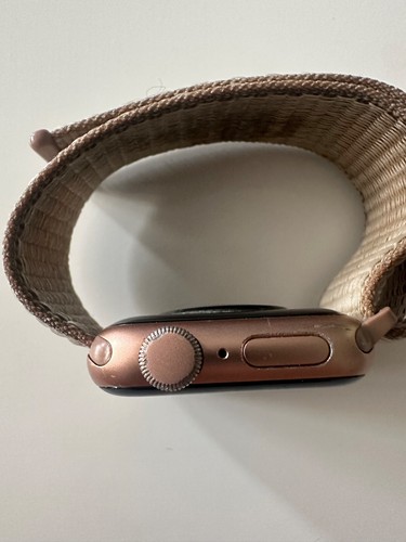 Apple Watch SE GPS 40mm, 88% BH Rose Gold Case & Starlight Strap *A-GRADE* - Picture 10 of 10