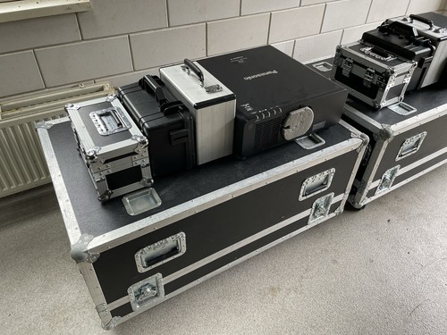For sale: Panasonic PT-DZ870 set - PRICE INCL VAT - Afbeelding 2 van 6
