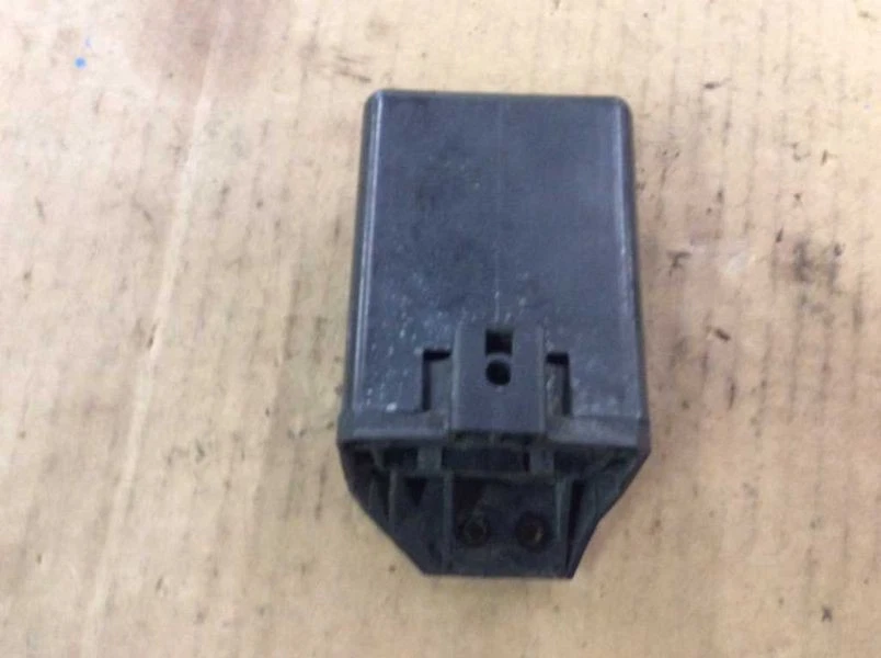 80 81 82 83 84 85 MERCEDES BENZ 300D 300CD 300TD CUBIERTA RELÉ ELÉCTRICO Foto 2 de 4