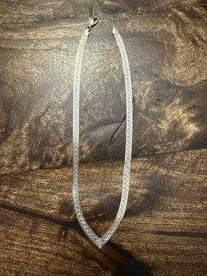 Wunderschöne Sterling Silber geätzte V-förmige Kette/Halskette, gemarkt Italien 925, ~16''