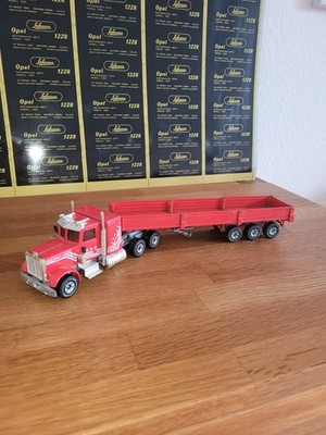 Siku 2408 Peterbilt US Truck mit Auflieger für Yacht oder Space Shuttle
