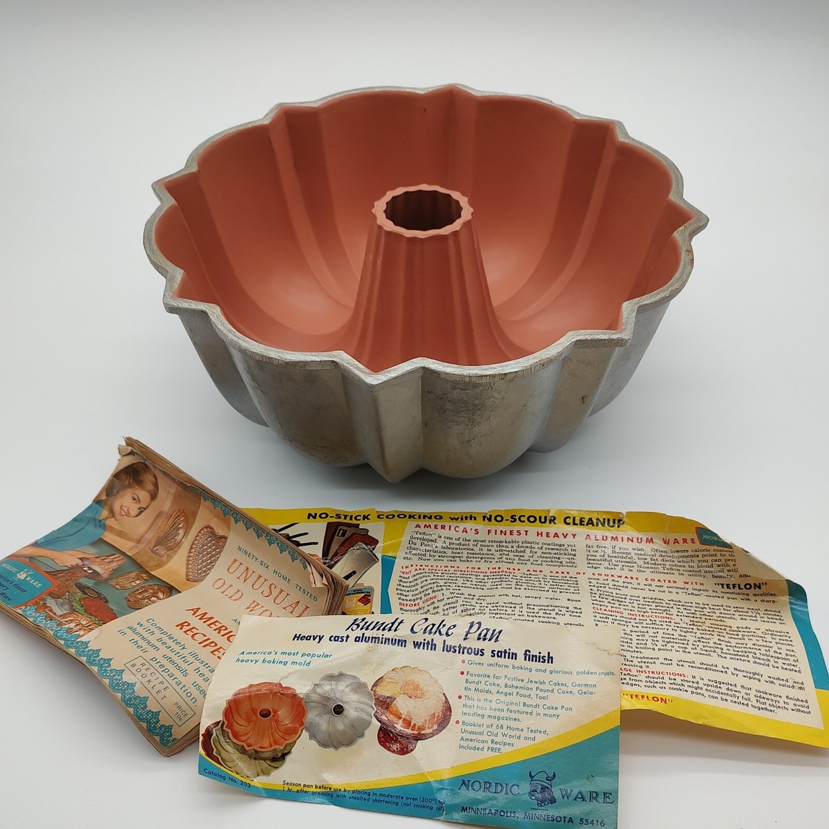 Vintage Nordic Ware Bundt Pan Fluted 9