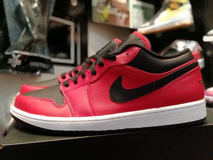 jordan 1 reverse banned low