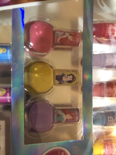 Townley Girl Disney Princess Super Sparkly Cosmetic Set with Lip Gloss, Nail ... - 第 3/3 張圖片