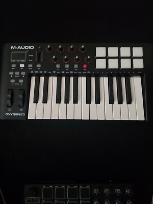 M-Audio Oxygen 25 USB MIDI Keyboard Controller