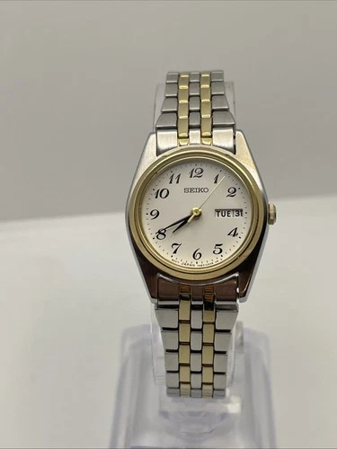Ladies Seiko 7N83 Two Tone Quartz Watch Day Date 24mm