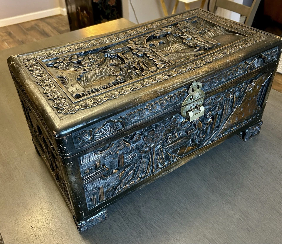 Antiguo cofre chino tallado a mano 1920-30, gran detalle, 22x11,75x11,25 pulgadas Foto 3 de 4