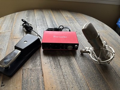 Focusrite Scarlett 2i2 2nd Gen + CAD GXL2200 Mic Studio Bundle USB Interface