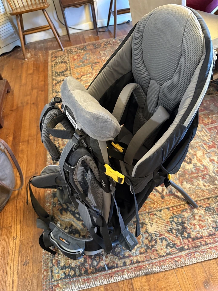 Mochila portabebés Deuter Kid Comfort 3 senderismo negra y gris lluvia parasol Foto 2 de 4