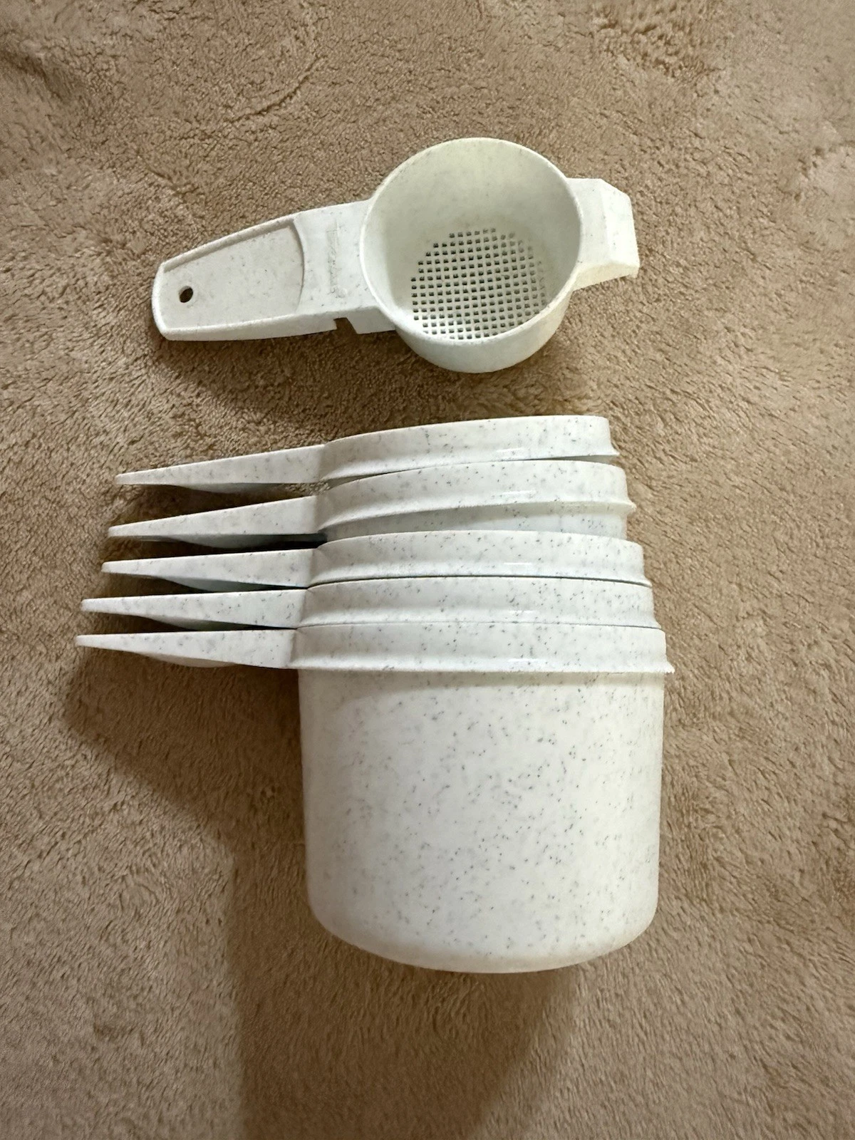 Vintage Tupperware Speckled Confetti 5 Measuring Cups Plus