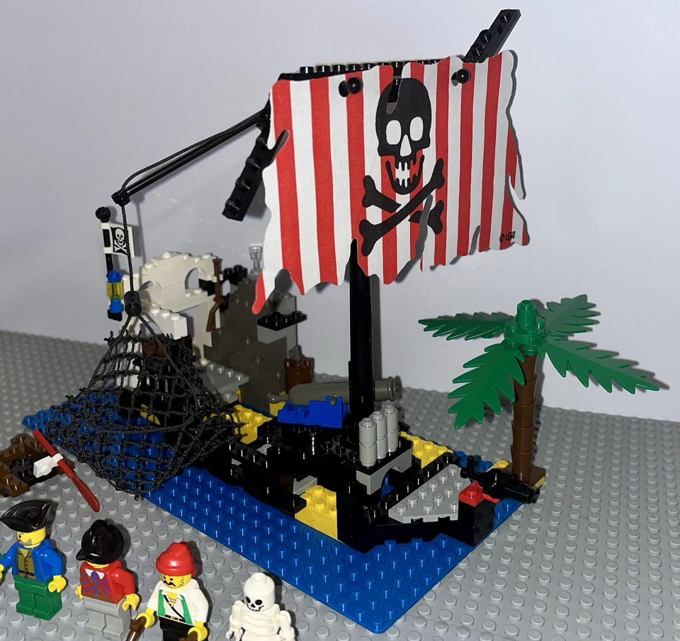 Lego 6296 Pirates I Shipwreck Island Complete Set Vintage Minifigures Manual - Image 4 of 4