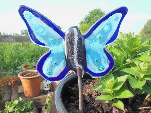 Butterflies in fused glass on a copper rod for the garden, pots and pond MTO - Picture 6 of 15