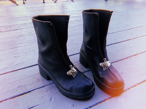 guess waterproof boots