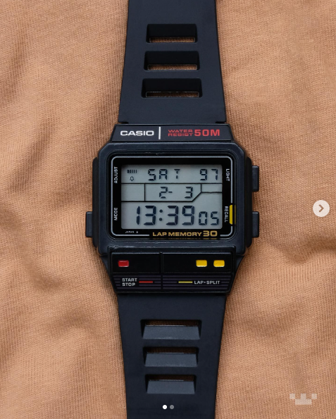 Super rare 1986 Casio SDB-300W vintage sports watch Japan made 40 years old