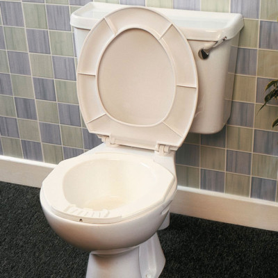 Bidet aus weißem Kunststoff