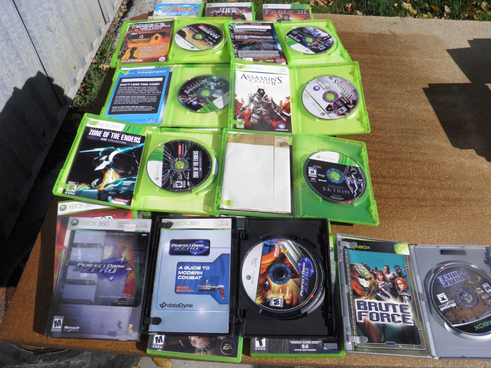 Vintage Xbox 360 lot 60 + games Halo Wars Assassins Call Duty Harry