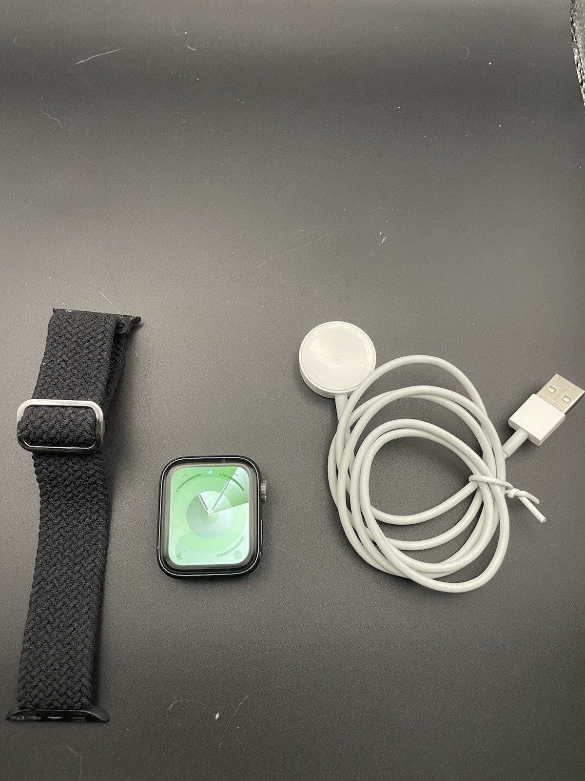Apple Watch Series 4 40mm Space Gray Aluminum Case Black Sport Loop