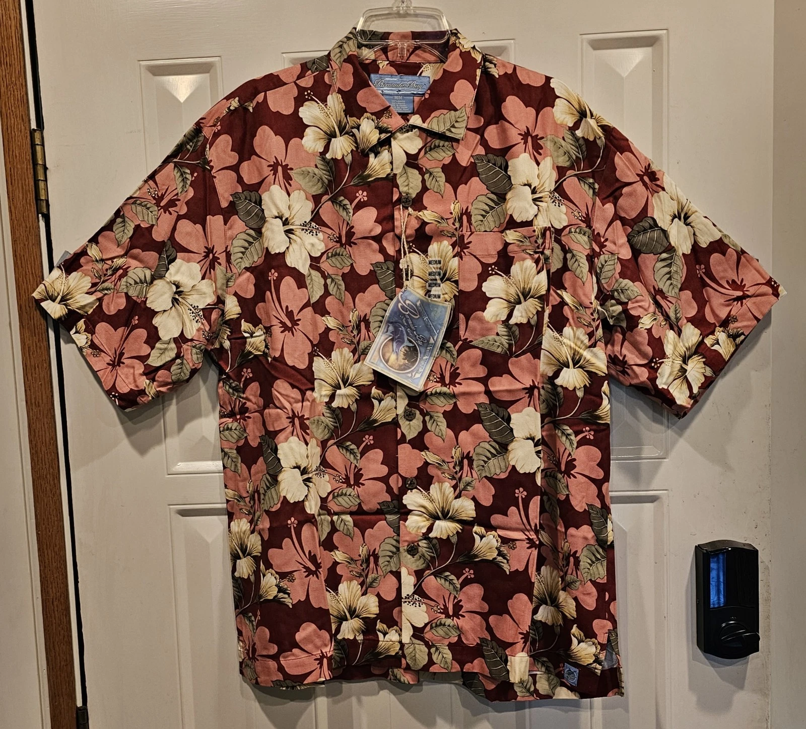 Bermuda Bay Hawaiian Shirt Men's Medium NWT