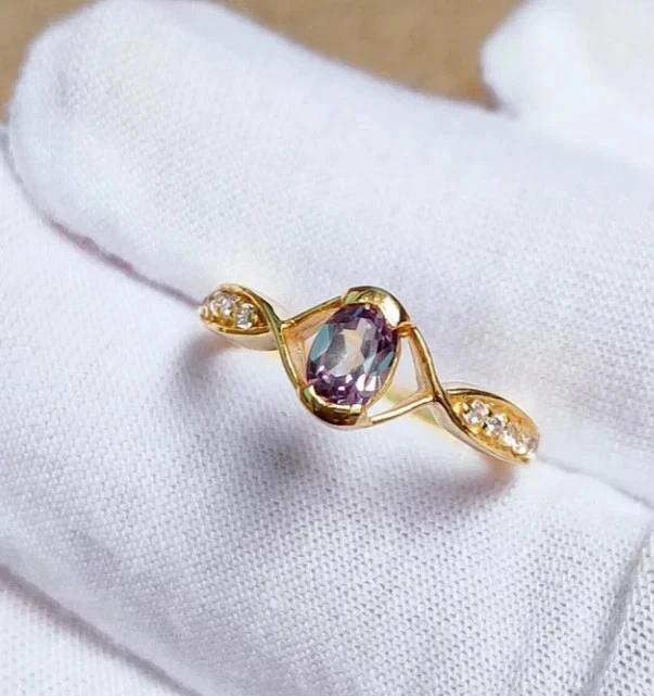 Anillo de boda de alejandrita de corte ovalado de 2,25 quilates de oro amarillo macizo de 14 quilates Foto 2 de 4