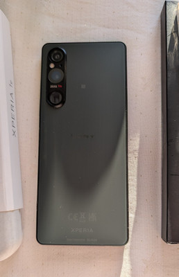 Sony Xperia 1 V + 256GB + Khaki Grün (Ohne Simlock) (Dual SIM) + mit Hülle 