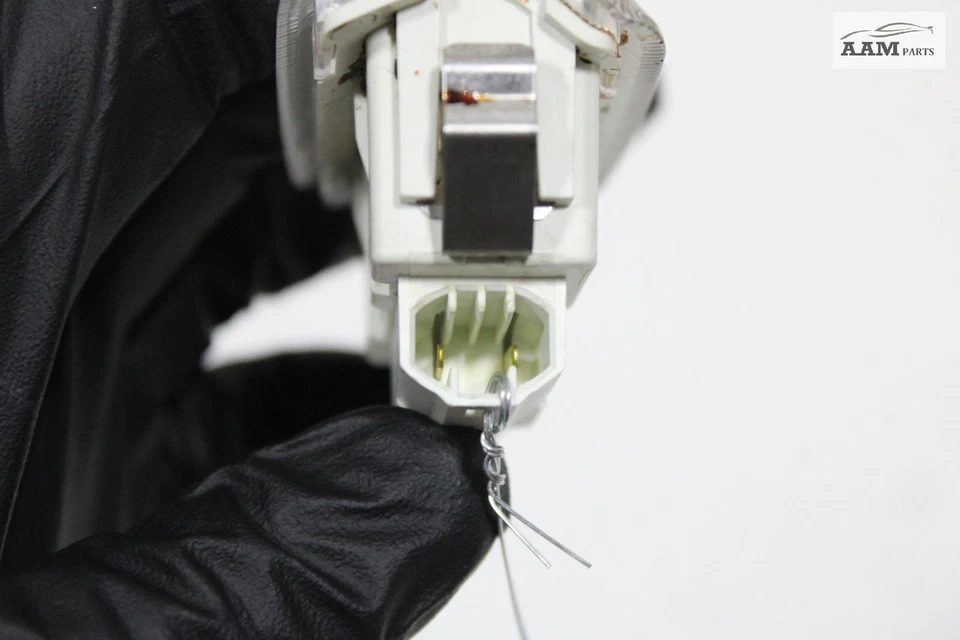 2014-2021 INFINITI QX50 FRONT RIGHT SIDE DOOR PANEL COURTESY STEP LIGHT LAMP OEM - Image 4 of 4