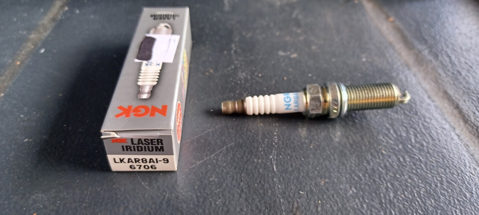 Bougie iridium NGK LKAR8AI-9 pour moteur de moto