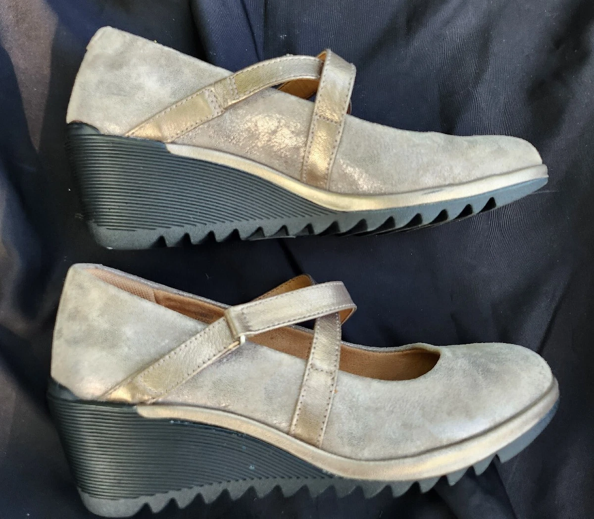 Comfortiva Alice Mary Jane Comfort Shoe Leather Metallic Bronze