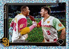 2025 Topps #143 All Smiles: Perfect Weather in S.D. Sandglitter