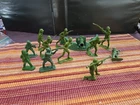 Vintage Lot of 6 MARX WWII American US Soldiers Green Army Men 12 peices big gun