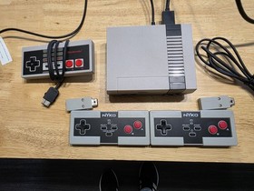 NES Classic Mini Console with 200 Nintendo games & 2 Wireless Controllers