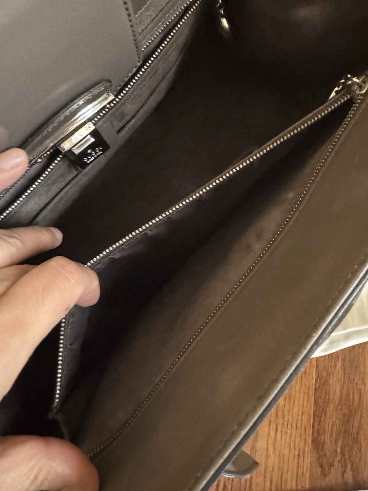 Authentic Gucci Leather structured top handle tot… - image 6