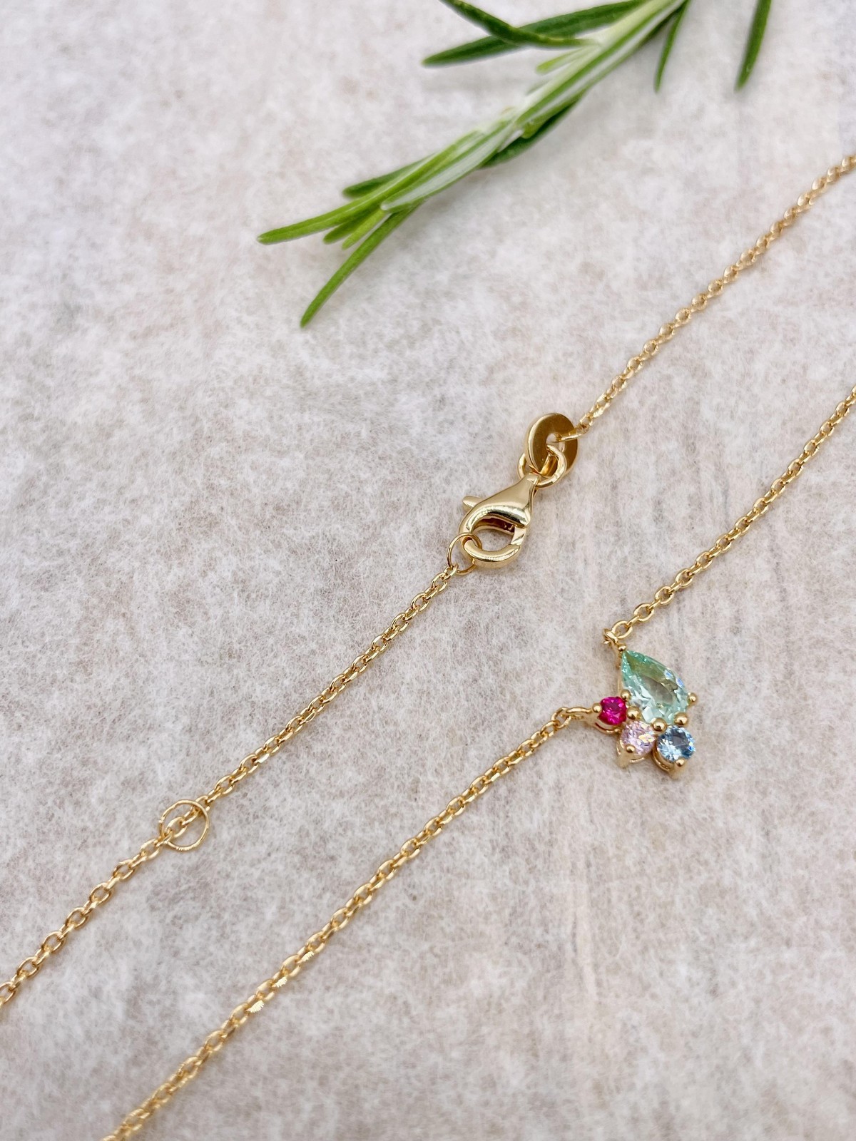 Collier plaqué or d'exception avec pendentif 4 pierres colorées