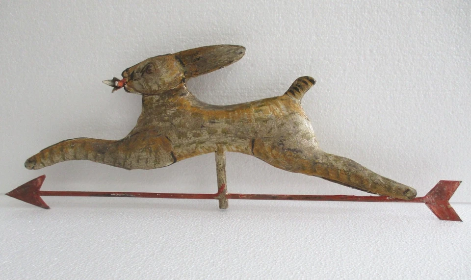 ANTIQUE OLD WEATHER VANE RUNNING RABBIT WITH CARROT - Image 4 of 4