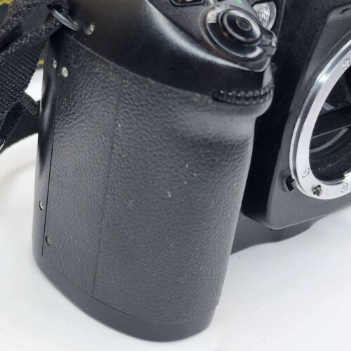 Nikon D100 6.1 MP Digital SLR Camera - Black (Body Only) - Picture 6 of 7